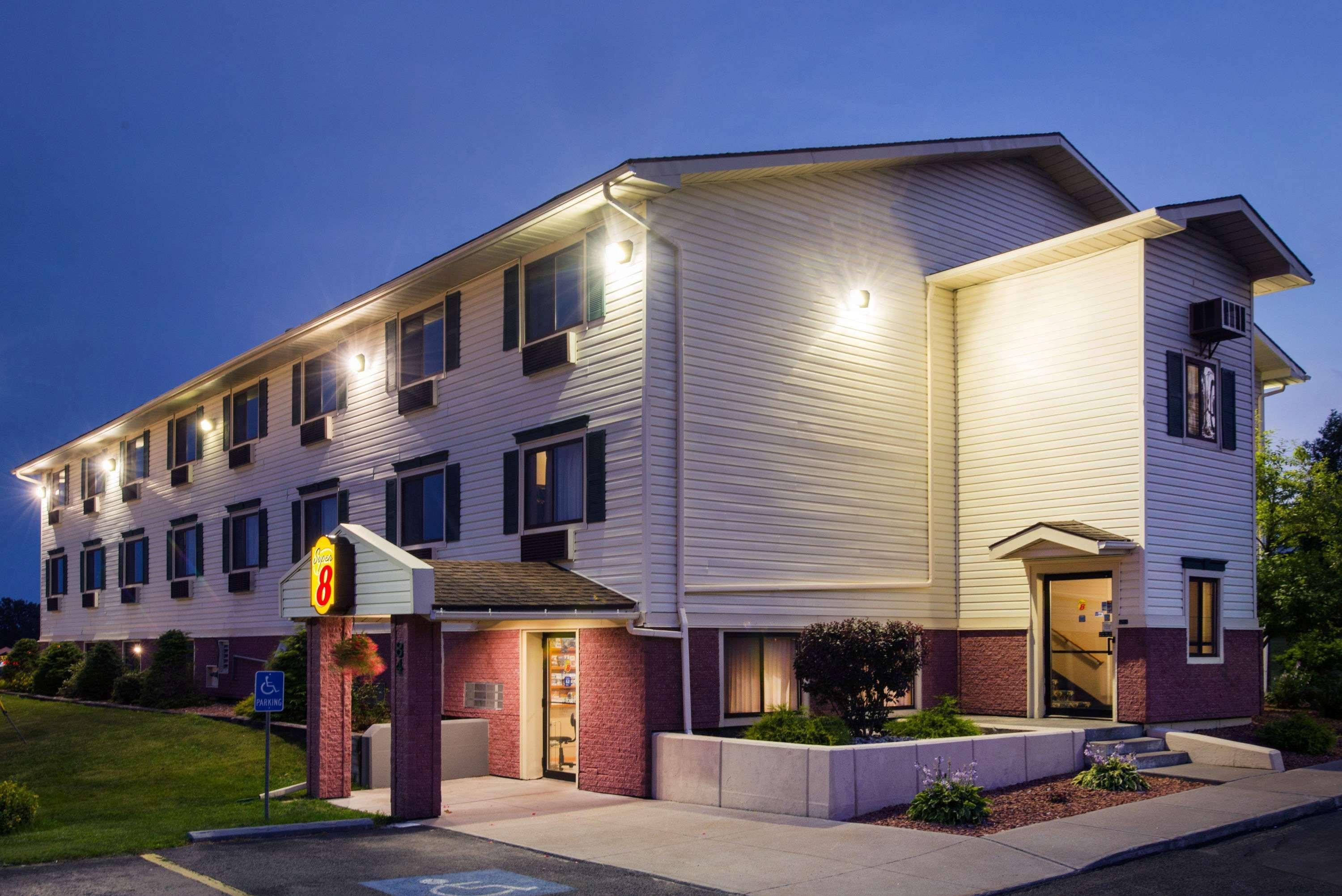Super 8 By Wyndham Massena Ny Motel Exterior foto