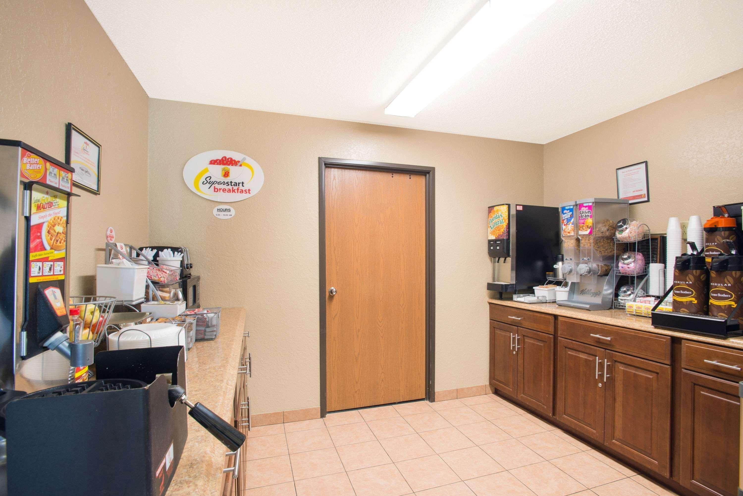 Super 8 By Wyndham Massena Ny Motel Exterior foto
